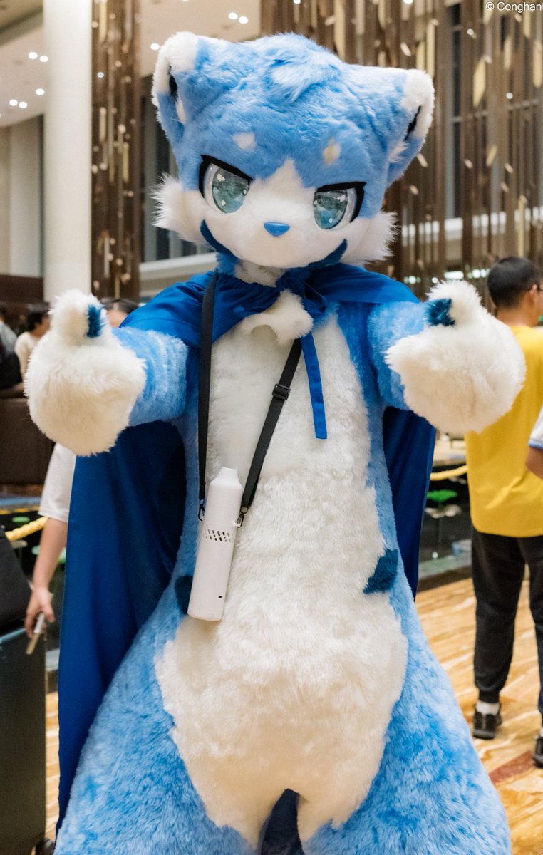 #FursuitFriday
我帥嗎？

📷：
<a href="/sama00340579/">从寒sama</a>