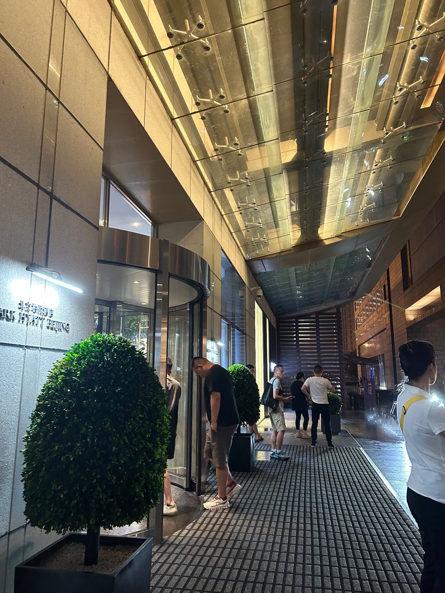 这趟来北京感觉好累好不舒服啊 吃不习惯 两天两夜没睡 弟弟回国太兴奋了？？？他妈的 不让我睡 聊天聊一整晚 聊约会经历 聊星座 聊出门玩怎么保护好自己预防hiv 聊买啥车 聊现在流行cos啥角色真的逮到啥聊啥 还让我好好学习足交 我谢谢你🤝 https://t.co/cl9Y1NYaFv