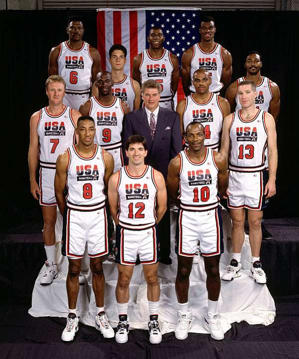 VSportsTM's tweet photo. Se cumplen 32 años del debut olímpico de la mejor selección deportiva de todos los tiempos: el Dream Team 🏀. Jordan-Magic-Bird-Barkley-Malone-Ewing-Pippen-Robinson-Stockton-Drexler-Mullin-Laettner. https://t.co/U3PMs24HIk