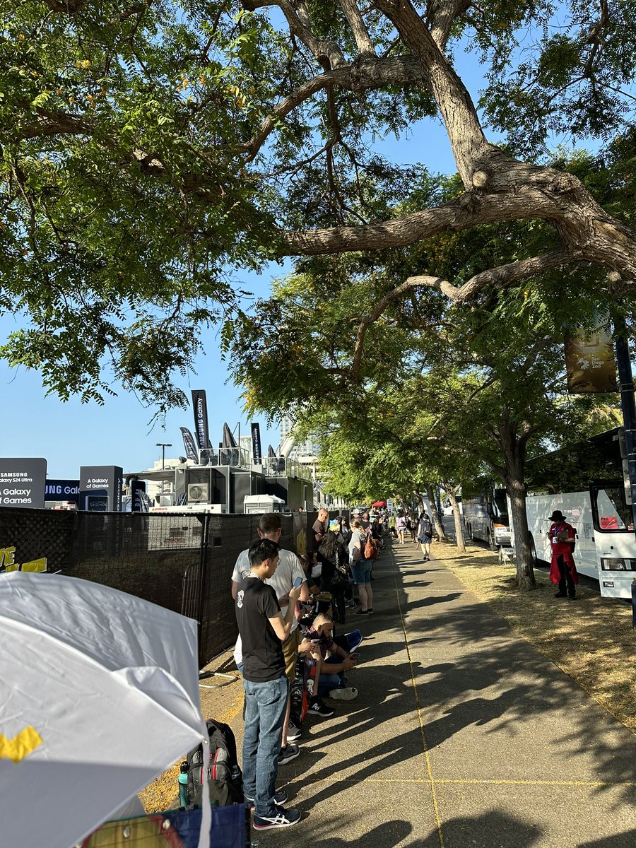 eeyorenstitch's tweet photo. Currently in line for Petco Park @SD_Comic_Con @Oatmeal #sdcc https://t.co/OcbcWe9AjJ