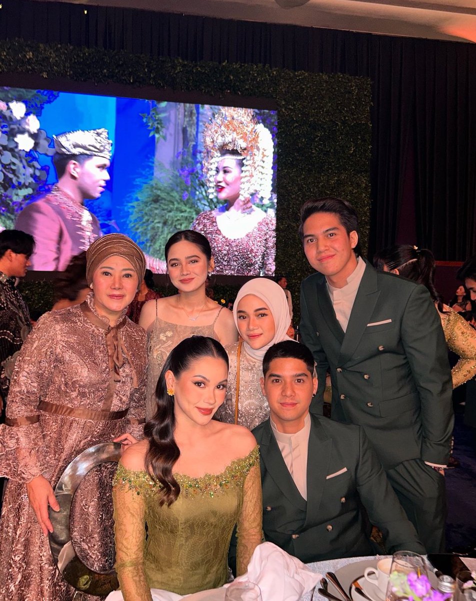 your_boba28's tweet photo. AAAA I'M SO HAPPY TO SEE THEM😭😭 omg cipa sama el😭 ternyata ucapan bunda maya bisa dipercaya jg wkwk😭 walaupun blm tau hubungan el dan cipa apa tp seengganya aku bahagia liat ini😭 #syifahadju #elrumi https://t.co/QQQDPWo5E4