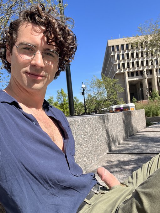 Watch Mark Something's leaked NSFW photo on TwXstars