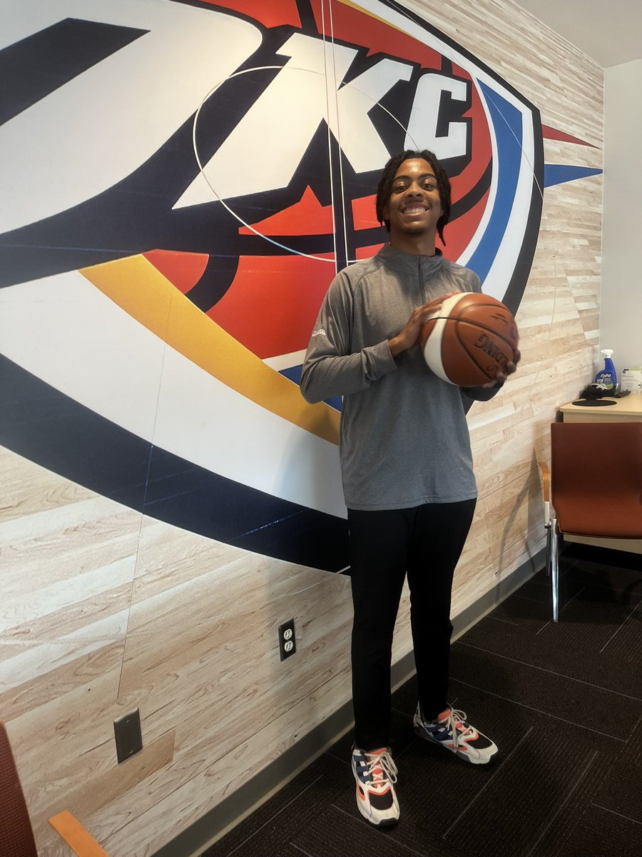 Yesterday marked the last day of my social media internship with the Thunder. ⚡️

For the past month and a half, I’ve produced and published content that’s generated 1.8 million views! 🙌🏾

Thank you to the organization, and the community for showing support through my time here!
