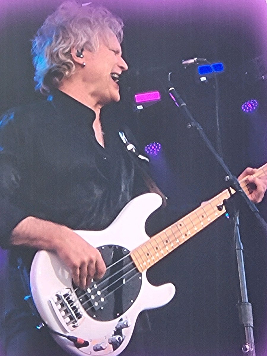 SoulCorpseMagic's tweet photo. https://t.co/S5bDyYFG7R

On my way home from vacation, went to see def leppard and journey https://t.co/ppddYUEfkP