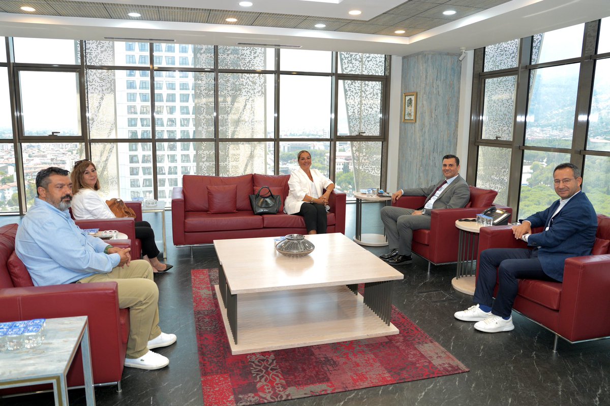 Posta Gazetesi Ege Bölge Temsilcisi Sn. Banu Şen, Ege Bölge Reklam Müdürü Sn. Gülsem Öncel ve Ege Reklam Müdür Yardımcısı Gürkın Akban'ı belediyemizde ağırladık.

Kendilerine nazik ziyaretleri için teşekkür ediyorum.