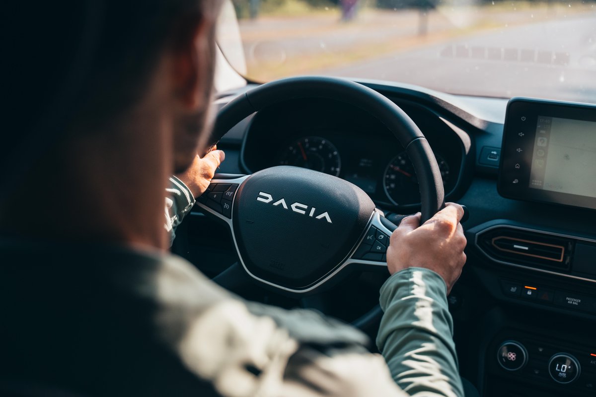 Bugün akışınızda göreceğiniz en güzel şey: Dacia markasının ilk full HYBRID otomatik vitesli modeli Jogger HYBRID!
 
#DaciaJogger'ın hangi özelliklere sahip olduğunu biliyor musunuz?
 
✔ 7" renkli gösterge paneli
✔ Smart Multi-Mode otomatik şanzıman