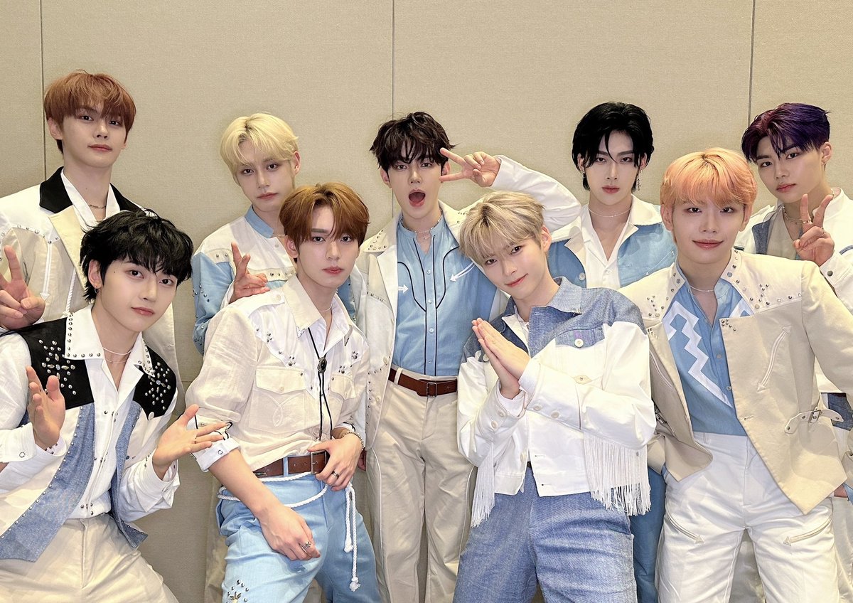 ZB1_official's tweet photo. _𝗭𝗘𝗥𝗢𝗙𝗢𝗖𝗨𝗦

2024 가요대전 SUMMER를 시원하게 물들인 9명의 왕자들 🌊👑 ZB1 무대를 보고 나니 에어컨이 필요 없어졌답니다🥹

#ZEROBASEONE #ZB1
#제로베이스원 https://t.co/t6v31gJiTM