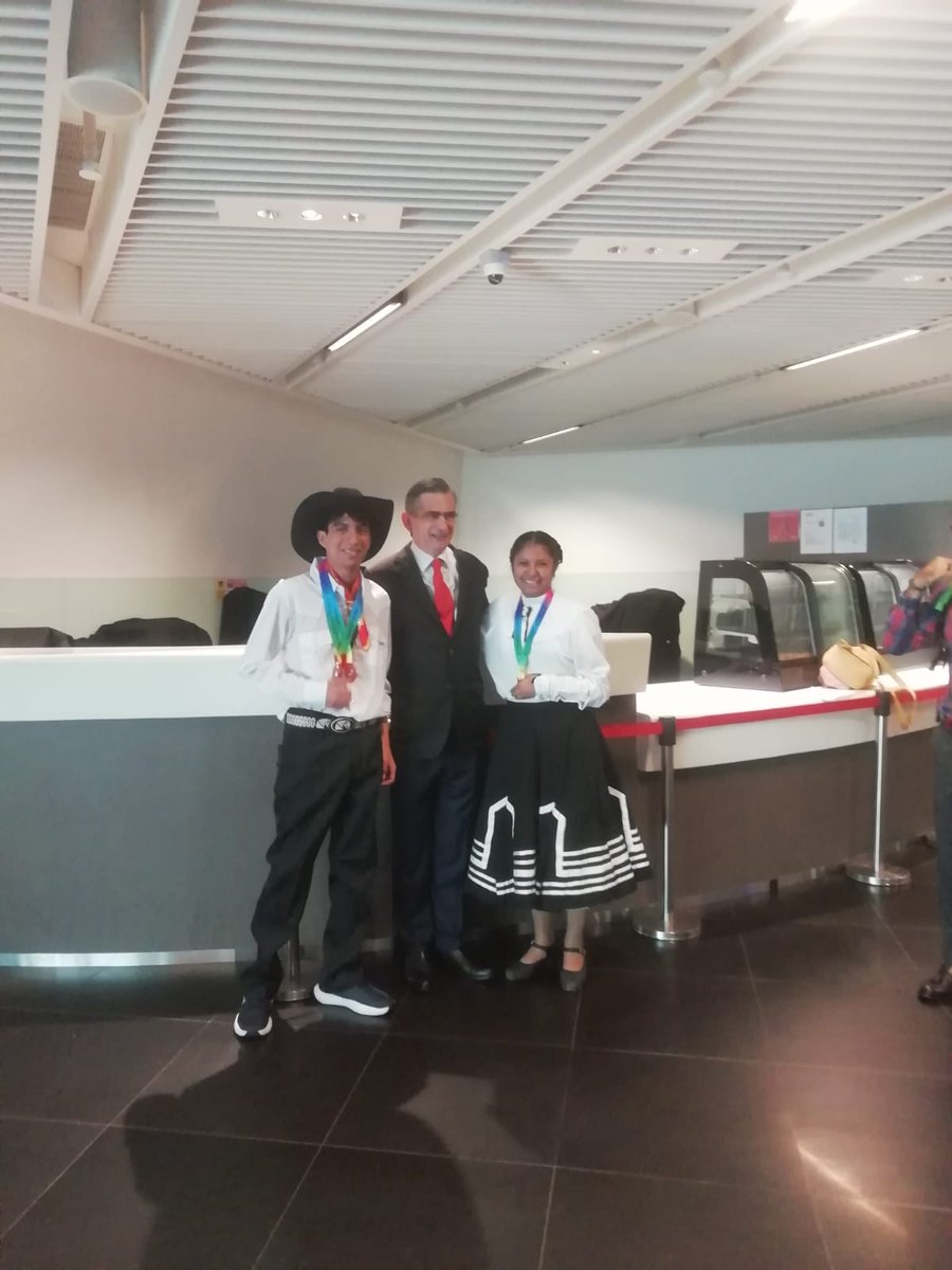 municipiodegpe's tweet photo. Felicitamos a Sebastián Zavala Peña, David Llanas Rodríguez e Inés Llanas Rodríguez por su destacada participación en “Singapore International Math Olimpiad Challenge” #SIMOC, por obtener medallas de plata y bronce, poniendo en alto a #GuadalupeNL https://t.co/WULZeWAehp