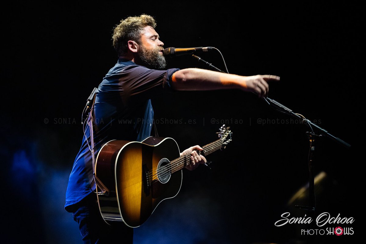 PhotoShows_es's tweet photo. #PhotoShows @passengermusic ilumina las @nitsbarcelona con su voz, su guitarra y su simpatía
Más 📷 en el enlace! 👇🏼
https://t.co/Uo6QBCVjSW
📷: @soniaoo 

#Passenger #PassengerMusic #MikeRosenberg #AllTheLittleLights #AllTheLittleLightsAnniversaryTour2024 #LesNitsDeBarcelona https://t.co/axBlfJ9awT