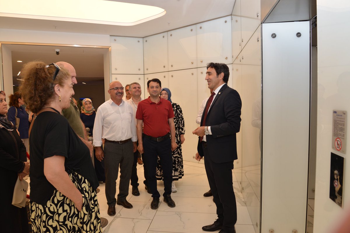 AnkaraSgkilmd's tweet photo. 2024 Emekliler Yılı kapsamında Beşevler Kız Öğrenci Yurdunda konaklayan emeklilerimiz ile Ankara Şehir Gezisi yapılmıştır. (ATAKULE) https://t.co/BNKwZIK5P4