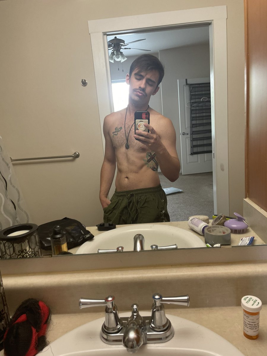 DannyPhanbum's tweet photo. Excuse me, I’m in my mustache era 👨🏻 #mustache #jock #FreddieMercury #pornstache #TopGun https://t.co/r22Pc8G6YO