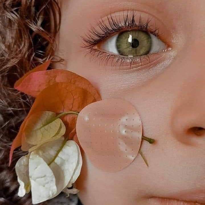 ہم مٹی سے تخلیق ہوئے لوگ...؟
پھر ہم میں پھول کیوں نہیں کھلتے...!!!🖤