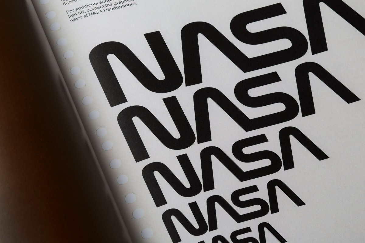 zanemountcastle's tweet photo. 1975 NASA graphic design manual https://t.co/PzMsOS644R