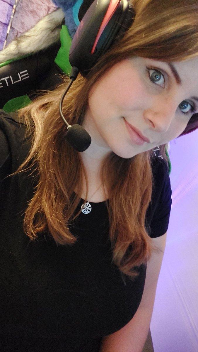 Hey #twitter got some #goodvibes for you 💖💖
#HappyFriday

Check out my socials and never miss anything linktr.ee/tijay_13

Come to my main socials #instagram and #twitch

See you💖🐺

#TwitchDE #tijay_13 #tijay #streamer #twitchstreamer #gamer #gamergirl <a href="/rtsmallstreams/">RT Small Streams</a>