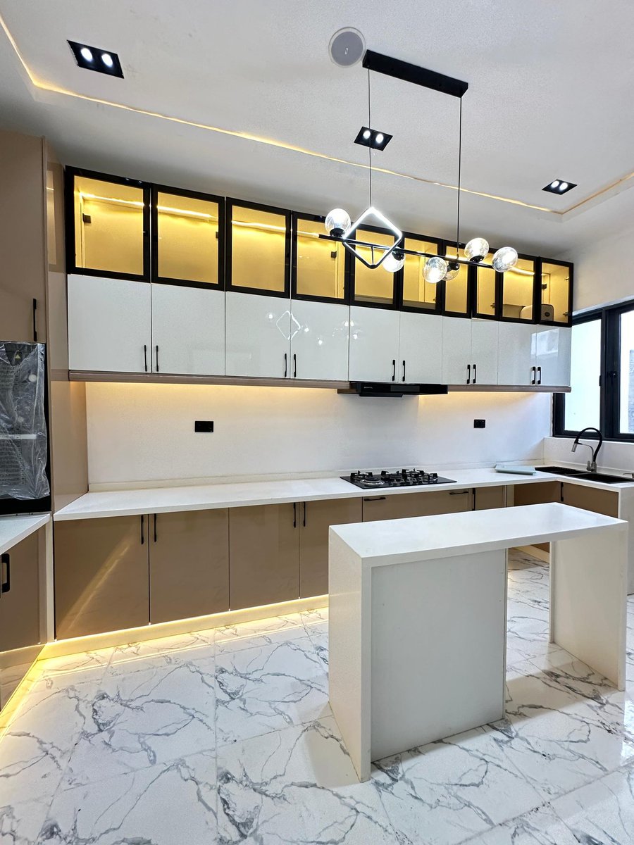 XLHomesRealty's tweet photo. Stylishly Built 4 Bedroom Terraced Duplex with Swimming Pool and Bq in a Secured Estate in Ikate 

📍Location: Ikate, Lekki 
💰Price: N250M

Features
•Ensuite rooms • Family Lounge • Aesthetic pop ceilings • Spot lighting • Chandelier • Clean water • Sound system https://t.co/2GKFpILxuJ