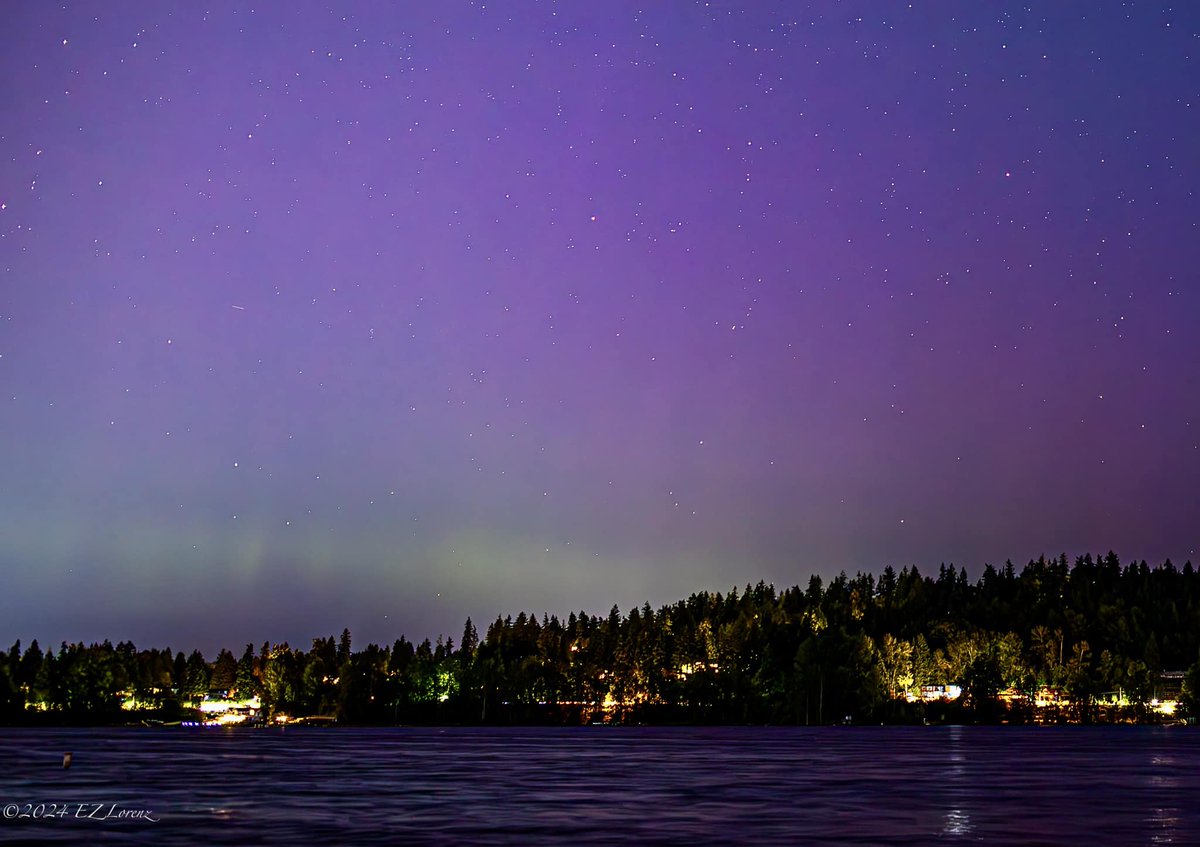 Another little visit from the Northern Lights! 💜💚

Photos by Amber Braxton in Monroe and EZ Lorenz at Lake Sammamish