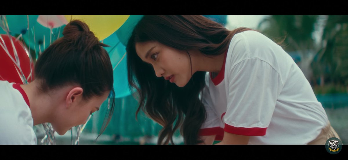 THENEXT_Talk's tweet photo. ดูกันอะยัง​ “มองหน้ากันไม่ติด” เพลงใหม่จาก “โอ๊ต ปราโมทย์ FEAT. MAIYARAP” ที่ได้สองสาว “ฟรีน-เบ็คกี้” มาเล่นเอ็มวีให้​ เพลงก็เพราะ​เอ็มวีก็น่ารักเกินแกเอ้ย​ ไปมุงๆๆๆ

#มองหน้ากันไม่ติดxฟรีนเบค
#มองหน้ากันไม่ติด
#ฟรีนเบค​ #โอ๊ตปราโมทย์
#THENEXT​ #THENEXTTalk​
#Shinachannel https://t.co/IUkV1Y27uk