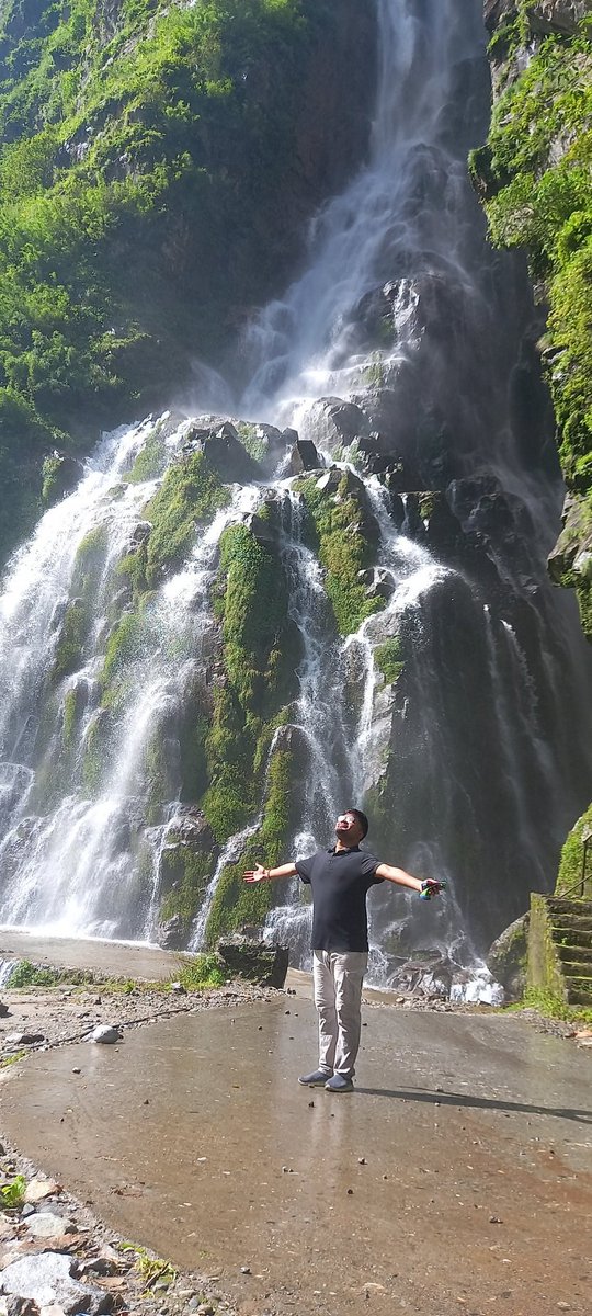 अंगालोमा बेरिन
मन त्तपर छ
तिमी कता हाे
अाजकल?
#अक्टाेपस_झरना
#मनाङ्ग