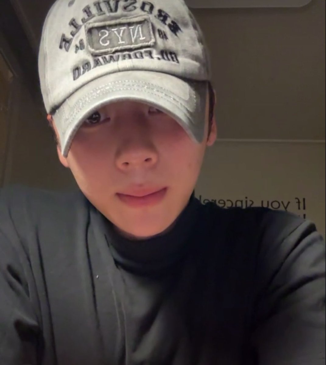 sodamsodamn's tweet photo. 여전히 잘생김... https://t.co/TrvqhDn40C