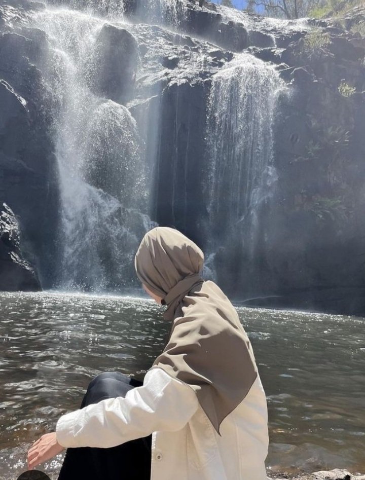 n_a32's tweet photo. 🤍(إنا لله وإنا إليه راجعون)🤍

تفسيرها:
إنا لله:   أي أنا لله عبد
.
وإنا إليه راجعون :
أي  أنا إليه راجع . 
.
فإذا علمت أنك لله عبد وأنك اليه راجع
فأعلم أنه #سائلك 

وإذا علمت أنه سائلك  فأعد للمسألة #جوابأ https://t.co/1XY9shBtR6