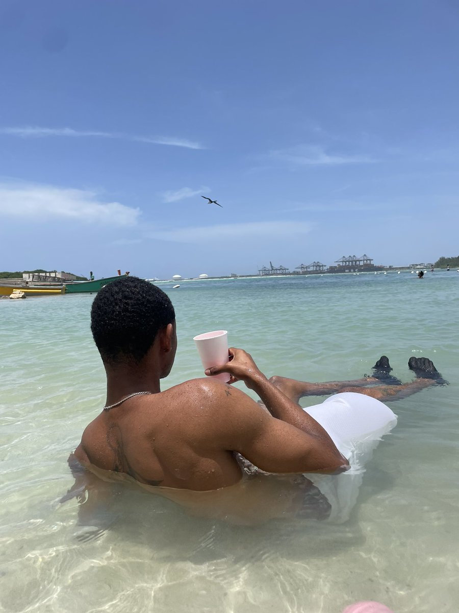 Davicit13680461's tweet photo. A 200 milla en un jet ski como dice #benito 😜 https://t.co/vgHf9LDQLH
