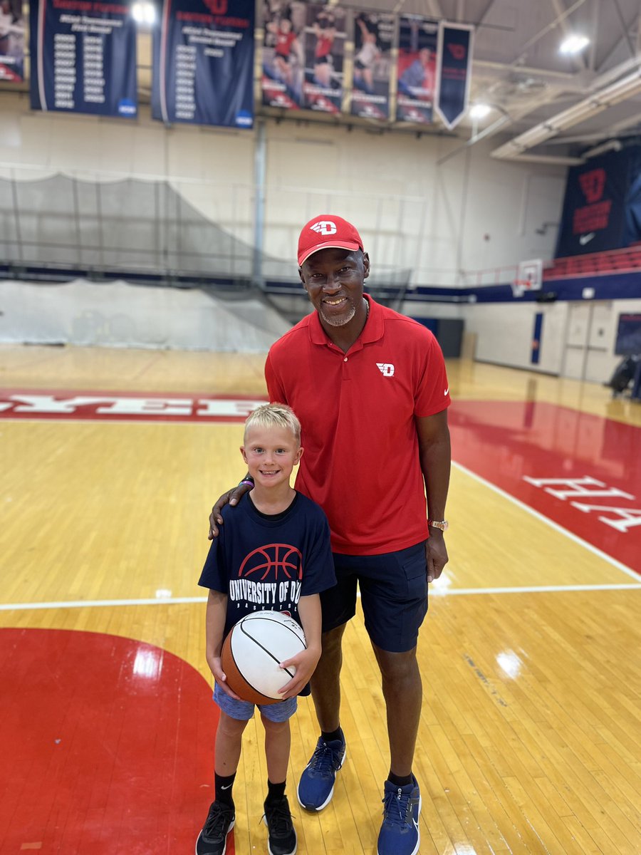 Coach Fresh’s grandson Jack with his 3 favorite Flyers.  Alter alums Brady Uhl and Jacob Conner and of course Coach Grant!  Smiles all around!  <a href="/jacobconner24/">Jacob Conner</a> <a href="/BradyUhl/">Brady Uhl</a> <a href="/DaytonMBB/">Dayton Basketball</a>  <a href="/mikefreshwater/">Mike Freshwater</a> 

Go Knights!  Go Flyers!