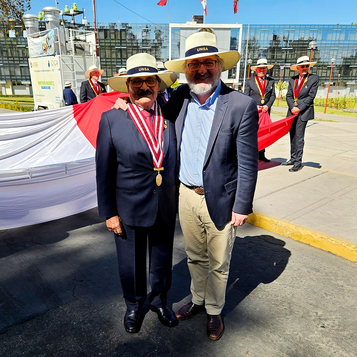 UNIR_Peru's tweet image. 🇵🇪📍  El Dr. @HerreraGomez66, director académico de Relaciones Internacionales de @UNIRuniversidad, participó en el desfile por las fiestas patrias del Perú en Arequipa, junto a las autoridades de la @UNSA_Oficial.

#UNIR #UNSA #Educación