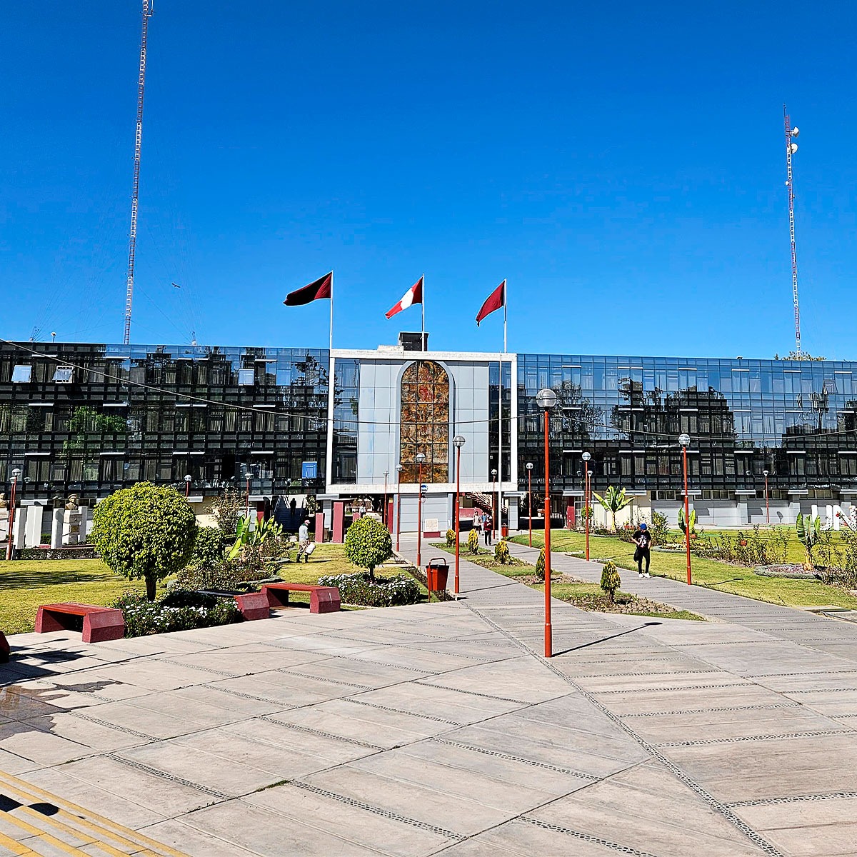 UNIR_Peru's tweet image. 🇵🇪📍  El Dr. @HerreraGomez66, director académico de Relaciones Internacionales de @UNIRuniversidad, participó en el desfile por las fiestas patrias del Perú en Arequipa, junto a las autoridades de la @UNSA_Oficial.

#UNIR #UNSA #Educación