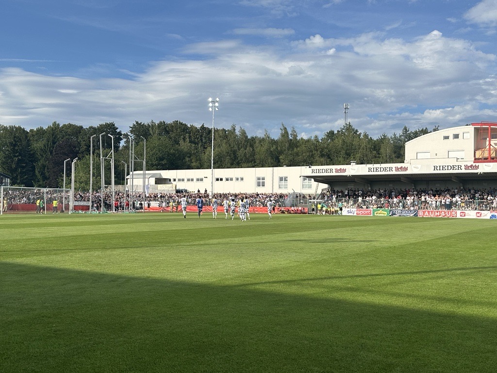 LASK_Official's tweet photo. Es kann losgehen ⚽️
______________________________   
🔴⚫️GUR 0-0 ⚫️⚪️ASK #GURASK #UNIQAOEFBCup 🏆 1' https://t.co/VqEHykU8D7