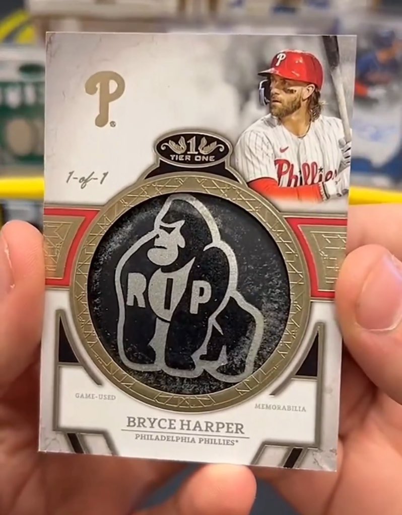 𝐉𝐮𝐬𝐭 𝐏𝐮𝐥𝐥𝐞𝐝: Bryce Harper’s bat knob card honoring the late Harambe has been pulled 🦍🙏