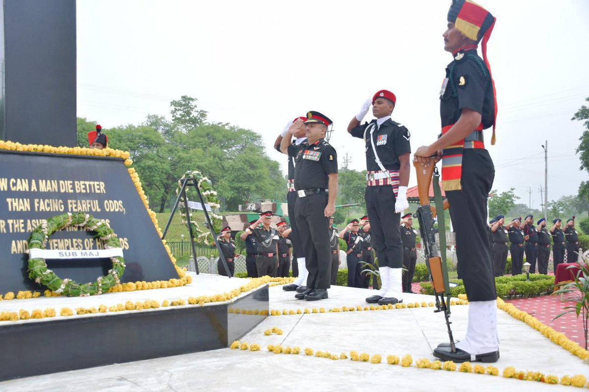 IaSouthern's tweet photo. #SudarshanChakraCorps and all its formations celebrated 25th Anniversary of #KargilVijayDiwas by organising Wreath laying ceremony at #Bhopal #Secunderabad #Saugor and #Jhansi. Lt Gen Prit Pal Singh, GOC, #SudarshanChakraCorps paid homage to the soldiers, who made supreme sacrifice during #OPVijay by laying Wreath at Yodhasthal, Bhopal
#KVDRajatJayanti
#OPVijay
#SouthernCommand
@adgpi