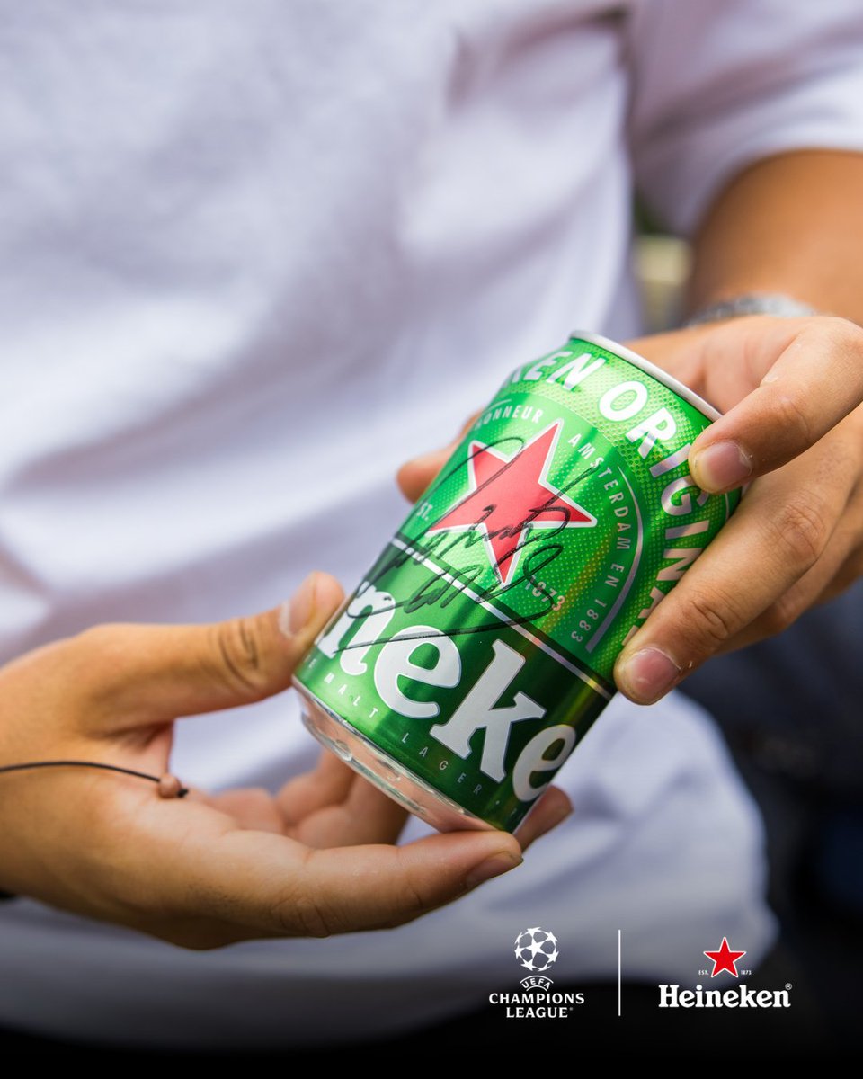 Football legend Roberto Carlos brings UEFA Champions League Trophy by boat to Heineken® Experience 🏆⚽
 
Yesterday, we’ve welcomed the greatest prize in club football at the Heineken Experience. It was personally delivered to us by former UCL player Roberto Carlos!