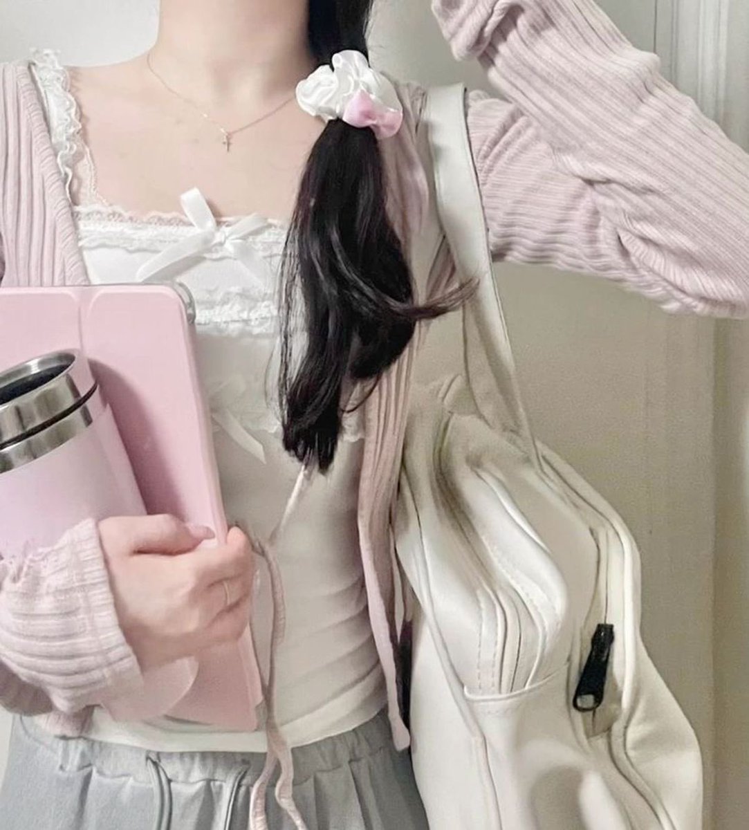 viesarchiv's tweet image. . . . hi, my name is vie ! 

🎧: 05 , any pronouns ,
      fil/eng/bisaya , libra 

🎀: Dentistry Student

🐚: anime ,  music ,  valo ,
        ghibli ,  genshin

—  let’s be friends &amp;amp; moots ! ๑◞♡°

(t.) #studytwt #studytwtph #archivetwt