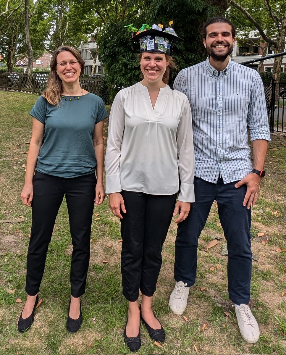 KaBlumenstein's tweet image. The fascinating research world of dendrovirology got a new doctor today 🥳

Kira Köpke from the Humboldt University Berlin successfully defended her thesis about urban tree viruses.

It was my honour and a pleasure being your examiner, Kira! You did so well!

@UB3Guard