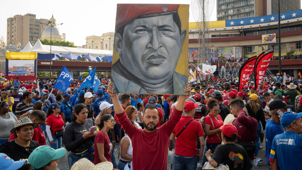 Por la continuidad y el fortalecimiento de los programas sociales en Venezuela.
#AmiGalloVoy  .
<a href="/NicolasMaduro/">Nicolás Maduro</a> <a href="/GabrielasJr/">Gabriela Jiménez</a> <a href="/Larosainfove/">LaRosaInfoVE</a> <a href="/infocentroOce/">Infocentro_Vzla3</a> <a href="/BrigadasCHCH/">Brigadas comunicacionales Hugo Chávez</a>
