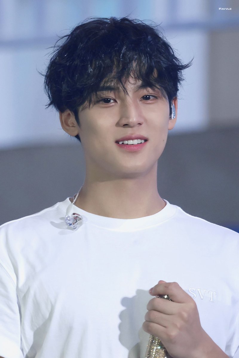 meaniehoon's tweet photo. god look at him 🥺 https://t.co/ggldZnF4ii