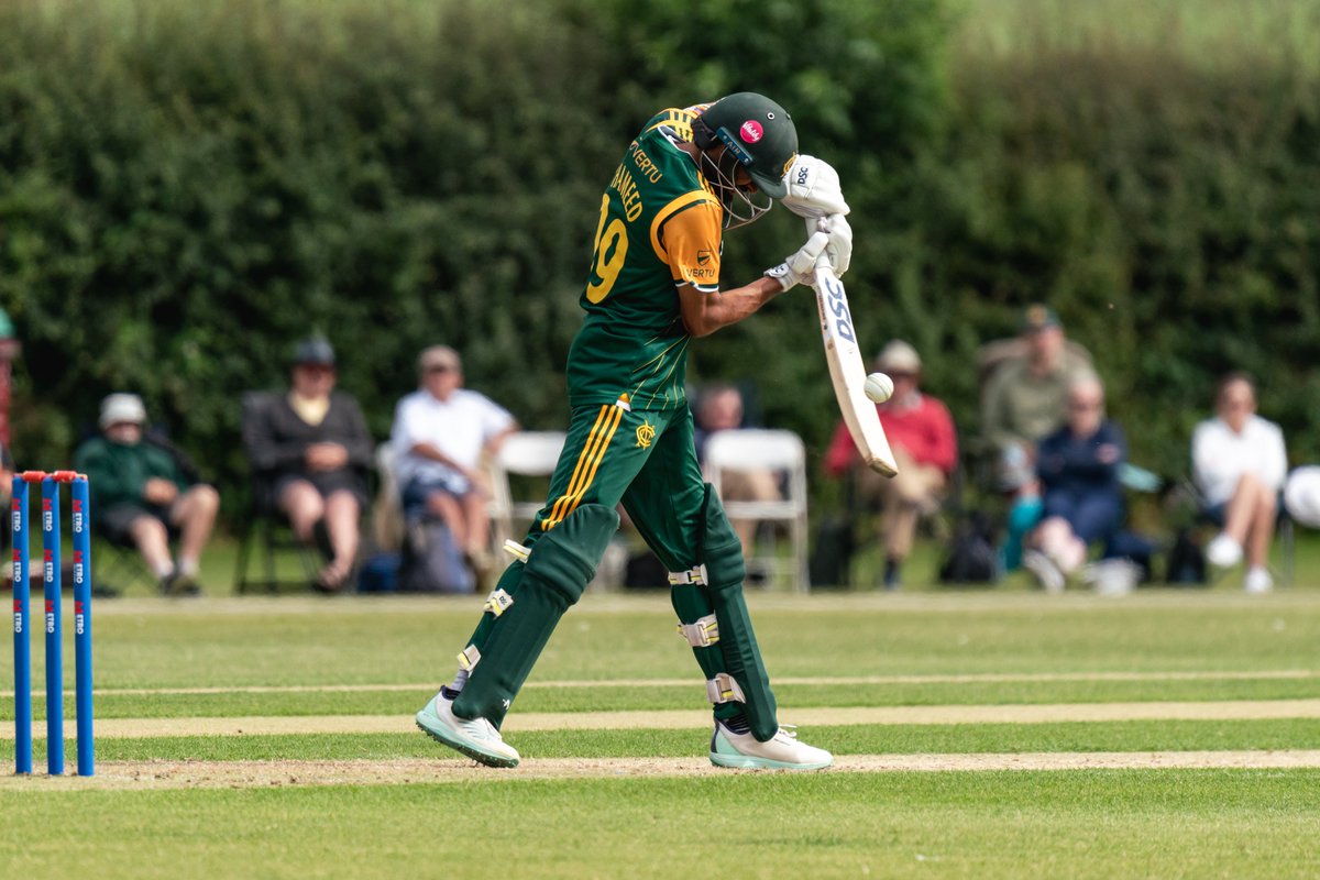 TrentBridge's tweet photo. 1⃣5⃣0⃣ Partnership now up for Ben and Haseeb
Notts trail by 56 with 16 overs remaining
#NOTSUS | 📺 https://t.co/150sdB9RXf https://t.co/qWjO8ArNYv