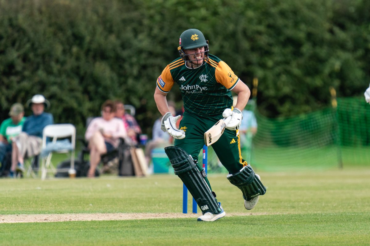 TrentBridge's tweet photo. 1⃣5⃣0⃣ Partnership now up for Ben and Haseeb
Notts trail by 56 with 16 overs remaining
#NOTSUS | 📺 https://t.co/150sdB9RXf https://t.co/qWjO8ArNYv