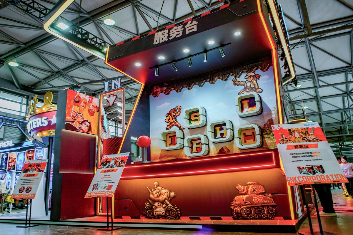 helsic's tweet photo. yo! SNK knocked it out of the park with this booth in Chinajoy! it looks fantastic! and the merch they're giving up is awesome too!  

#chinajoy2024 #KOFXV #Metalslug #FFCTOW https://t.co/FvGChOlvEs
