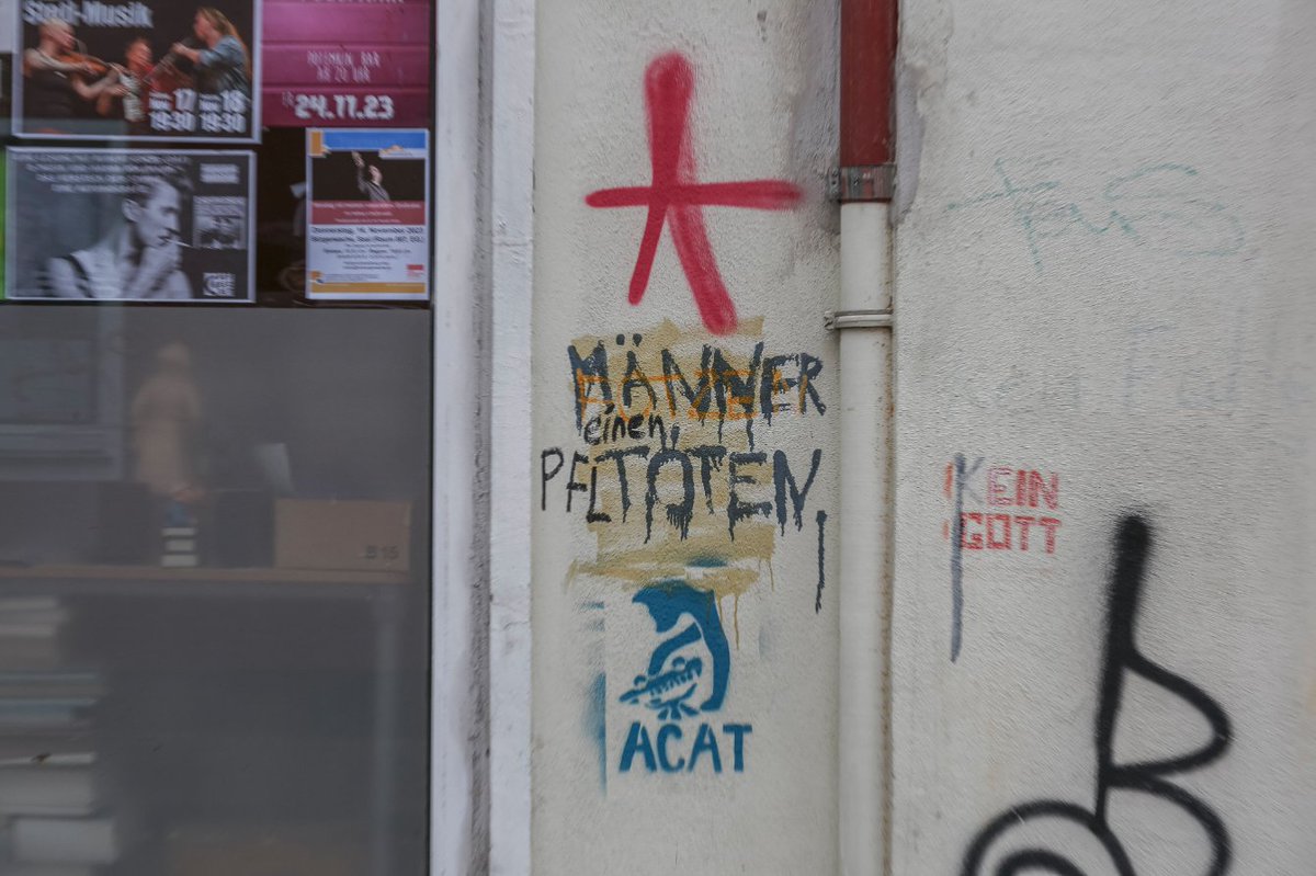 Konfliktgespäche Podcast IKG (@ikg_podcast) on Twitter photo Ist das #StreetArt o. gehört das weg? Was denkt ihr darüber?
Konfliktforscherin Mareike Wilke hat in ihrem akt. Projekt versch #reactions auf dieses #graffiti untersucht. Sie & <a href="/GerritWeitzel/">Gerrit Weitzel</a> sprechen in #konfliktgespräche Folge 7 darüber - Es lohnt sich⬇️
open.spotify.com/episode/73kOgJ… Ist das #StreetArt o. gehört das weg? Was denkt ihr darüber?
Konfliktforscherin Mareike Wilke hat in ihrem akt. Projekt versch #reactions auf dieses #graffiti untersucht. Sie & <a href="/GerritWeitzel/">Gerrit Weitzel</a> sprechen in #konfliktgespräche Folge 7 darüber - Es lohnt sich⬇️
open.spotify.com/episode/73kOgJ…