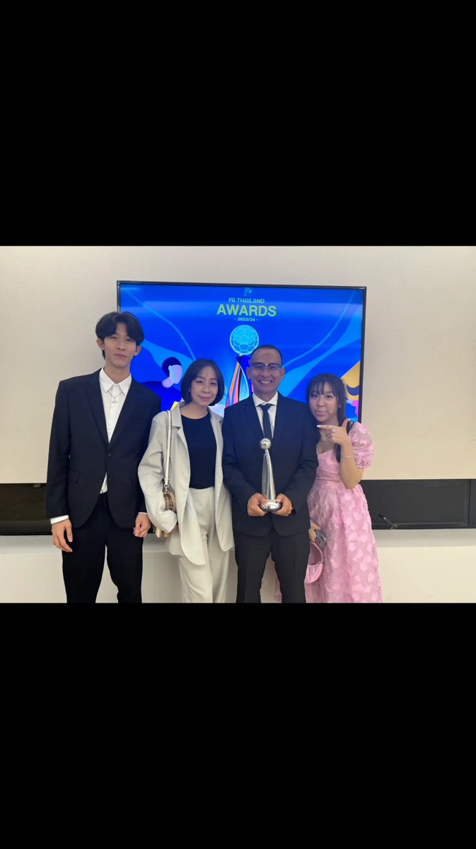 PoTeerasak's tweet photo. "Family is Everything"

#ขอบคุณที่อยู่ด้วยกันทุกช่วงเวลาทั้งสำเร็จและล้มเหลว https://t.co/zp2SZSIdVR
