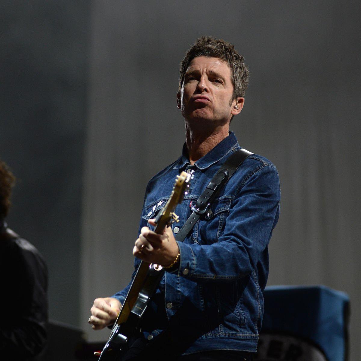 OasisMania's tweet photo. "Some people live their life... they worry about the destination. They worry about where they're going. I enjoy the trip. Wherever you're going is where you'll end up. Don't worry about that. Enjoy the scenery on the way."

- Noel Gallagher https://t.co/RUjp24cTdI