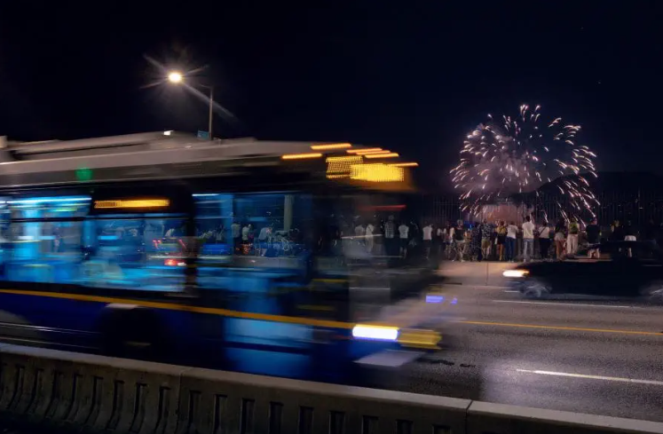 #TransitAlert Tomorrow is the grande finale of the #CelebrationOfLight fireworks, and the United Kingdom will be closing it out for this summer! Bus routes for the 2, 5, 6 &amp; 23 have prescheduled detours. Visit translink.ca/alerts for specific detour information &amp; updates. ^DA