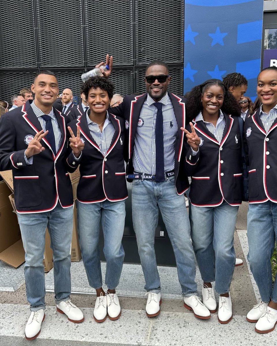 Opening Ceremony SQUAD ✌️

#USC2Paris 🇺🇸