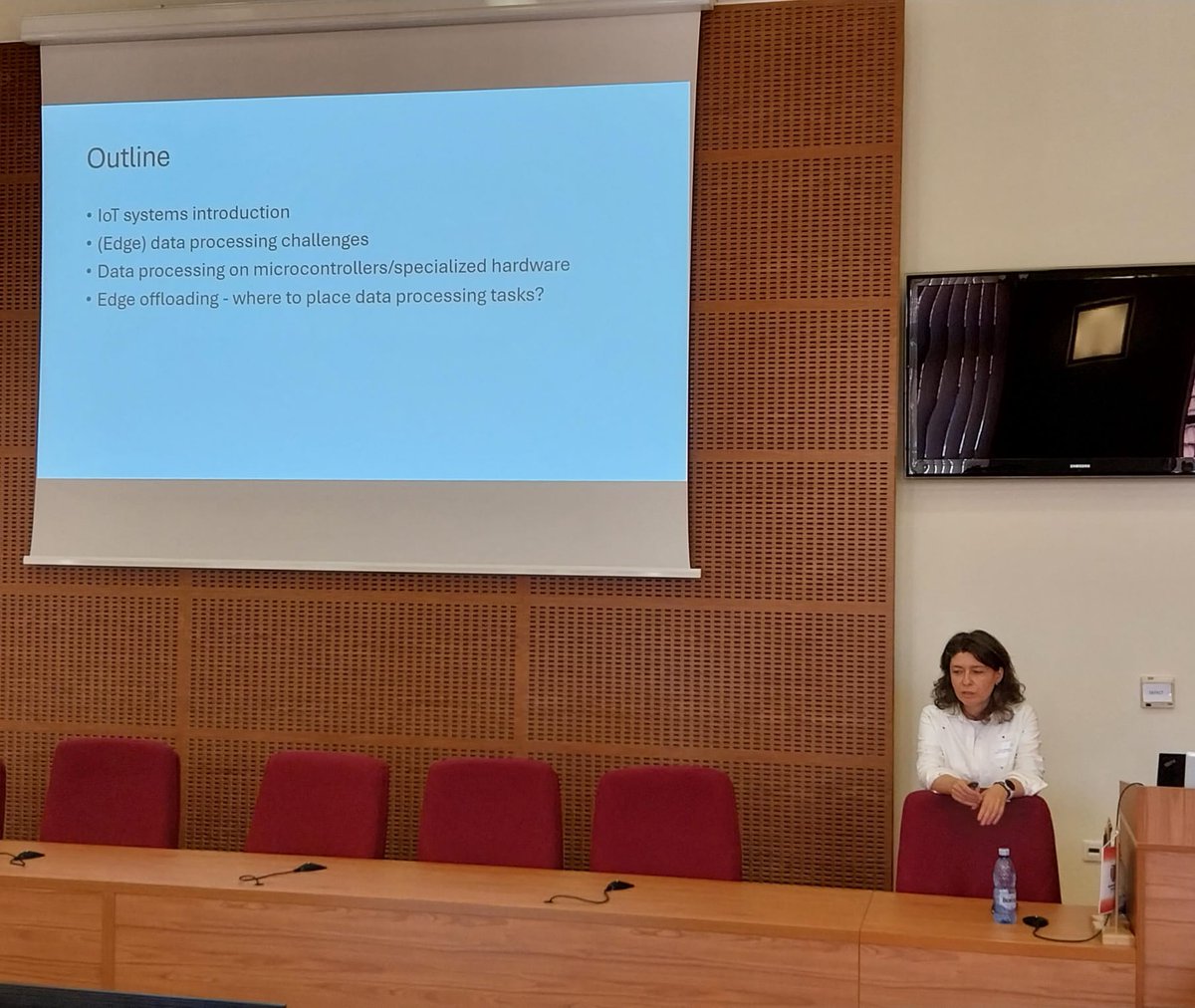 vldb_ssc's tweet image. Anca Hangan's great lecture on Data Processing at the Edge closed the lecture series 👏
(@AncaHangan)