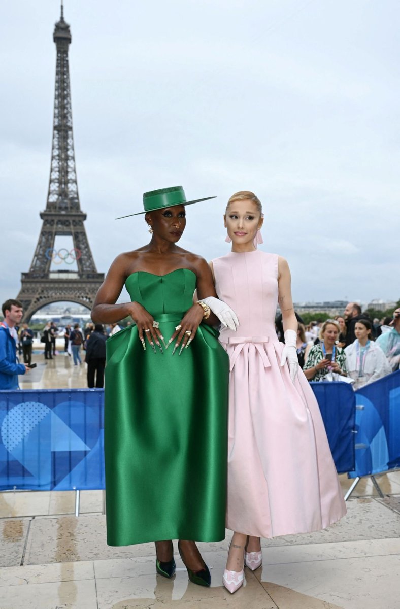 arianagrandebr's tweet image. ELPHABA &amp;amp; GLINDA. #Olympics