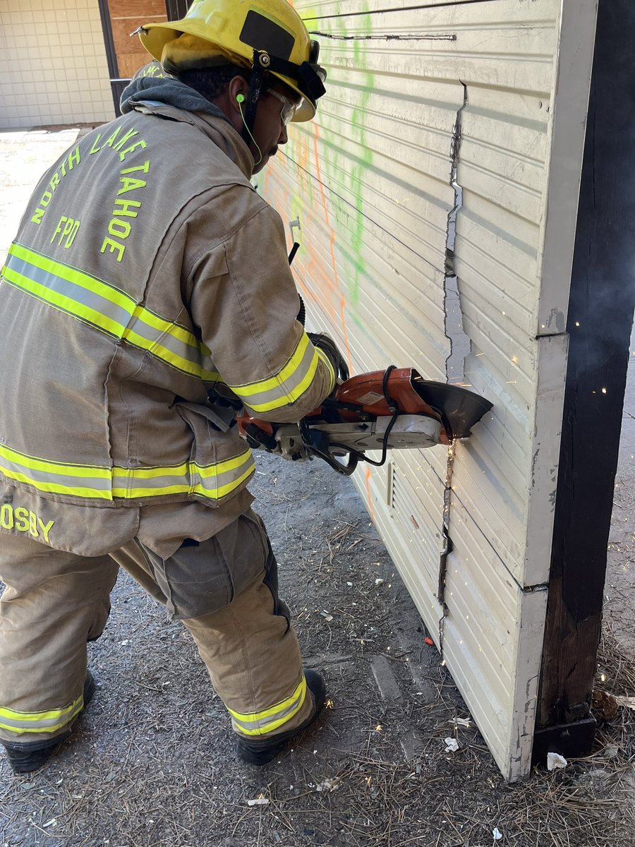 NLTahoeFire's tweet photo. This week our crews trained on the forcible entry of residential garage doors. Garage fires are low frequency, high acuity incidents that require coordinated efforts on the fire ground to effectively reach and extinguish the fire.
#ForcibleEntry
#training
#nltfpd https://t.co/yWcP4odcw5