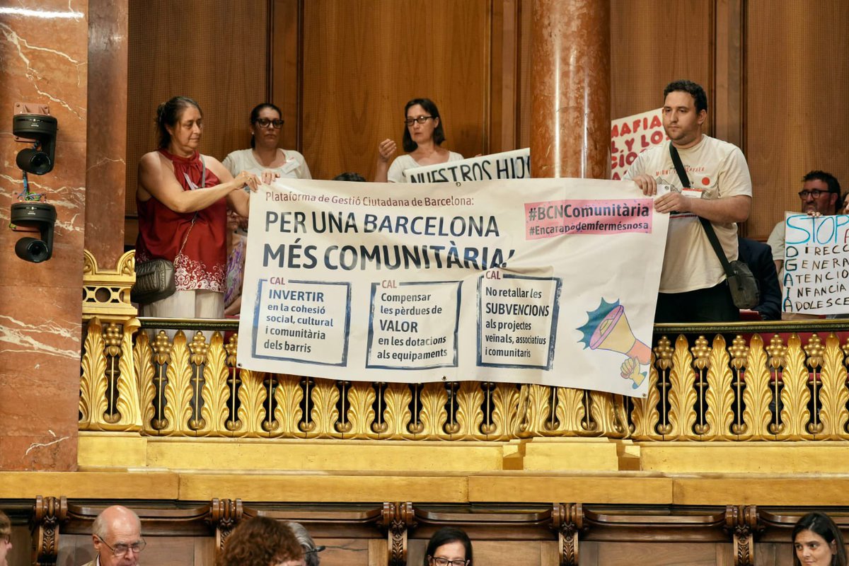 ✊🏼Per una Barcelona més comunitària! 

‼️ Avui hem estat al ple de l'Ajuntament amb altres membres de la Plataforma de Gestió Ciutadana per demanar convenis dignes que impulsin la gestió comunitària als nostres barris.

#BCNComunitaria