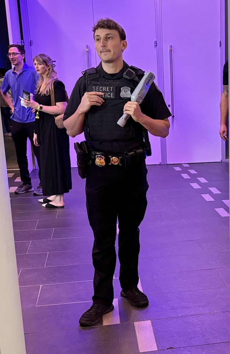 itslinklauren's tweet photo. So RFK just got Secret Service, but I warned you guys weeks ago… they might not be sending the A-team. 

I’m very skeptical of the Secret Service these days. This guy looks 14. https://t.co/GaDlvZYgm9