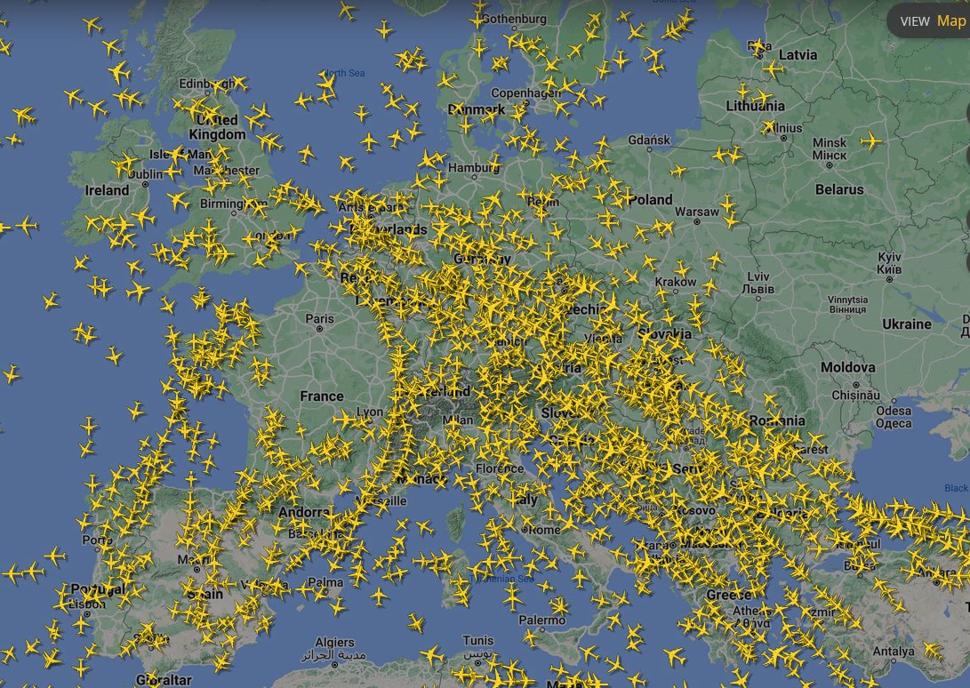 ✈️ Ça y est : jusqu'à minuit, une "bulle de protection" de 150 km autour de Paris est interdite au trafic aérien.

Illustration sur cette carte en temps réel, aucun avion n'y vole. 👇(via <a href="/flightradar24/">Flightradar24</a>)

#JOParis2024